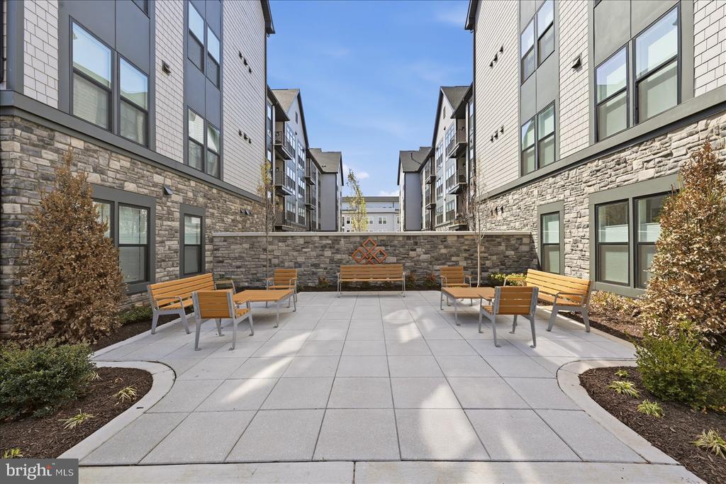 23651 HAVELOCK WALK TERRACE Unit: 304