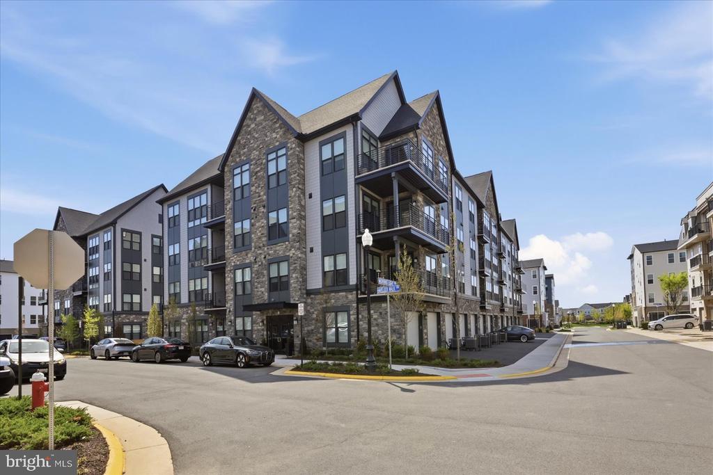 23651 HAVELOCK WALK TERRACE Unit: 304