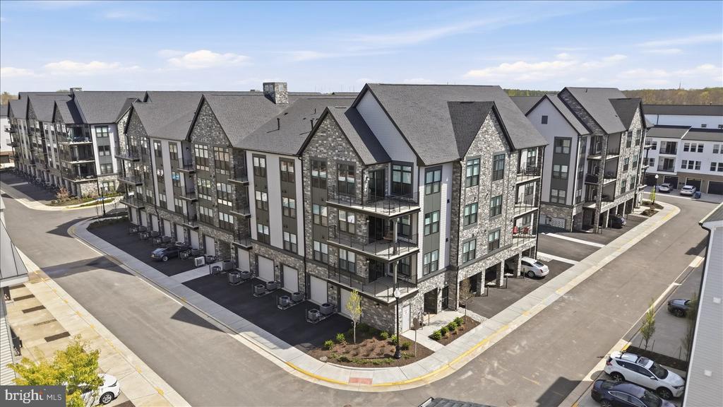 23651 HAVELOCK WALK TERRACE Unit: 304