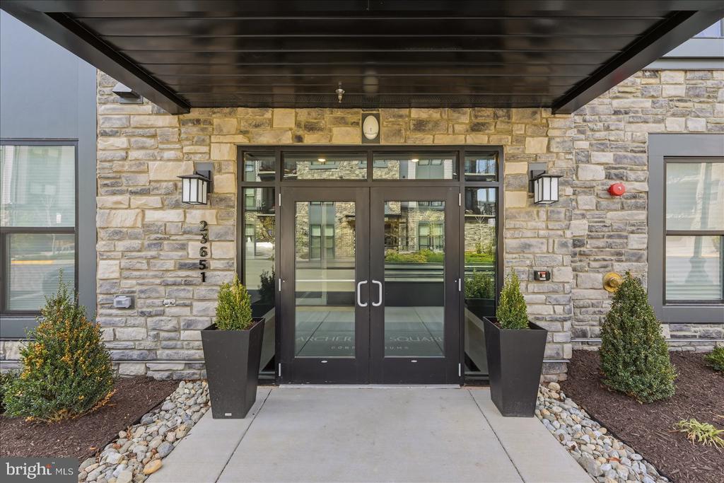 23651 HAVELOCK WALK TERRACE Unit: 304