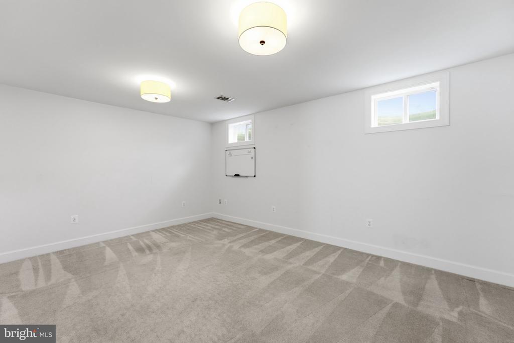 43447 OBERON LANE
