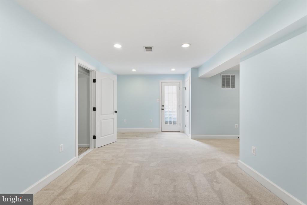43447 OBERON LANE