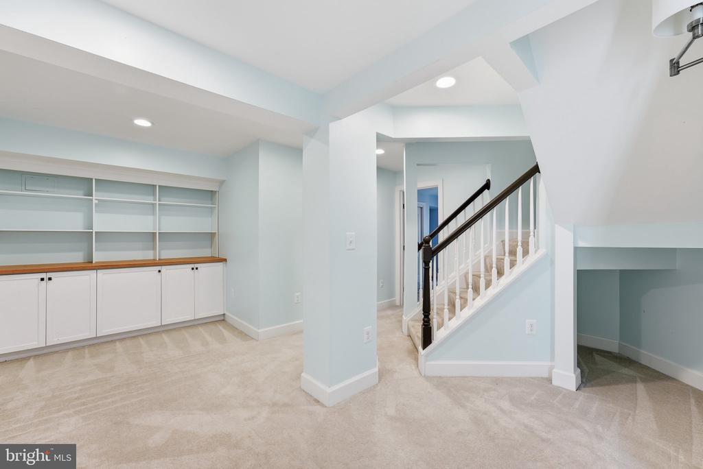 43447 OBERON LANE