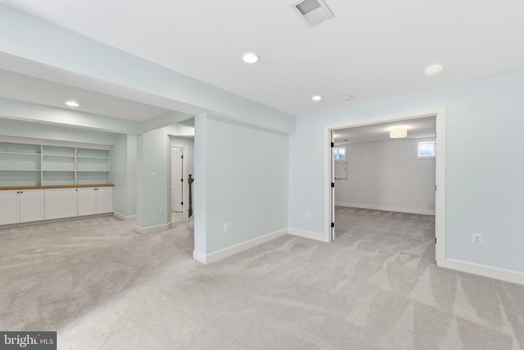 43447 OBERON LANE