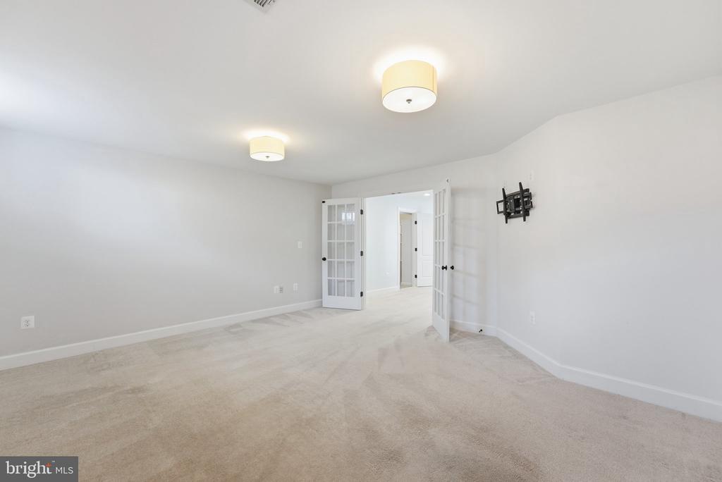 43447 OBERON LANE