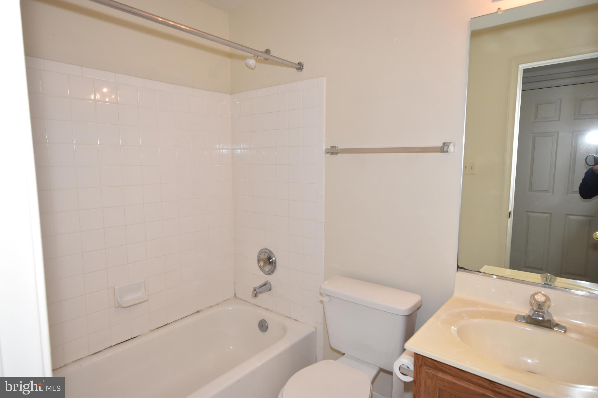 8406 TACKHOUSE LOOP