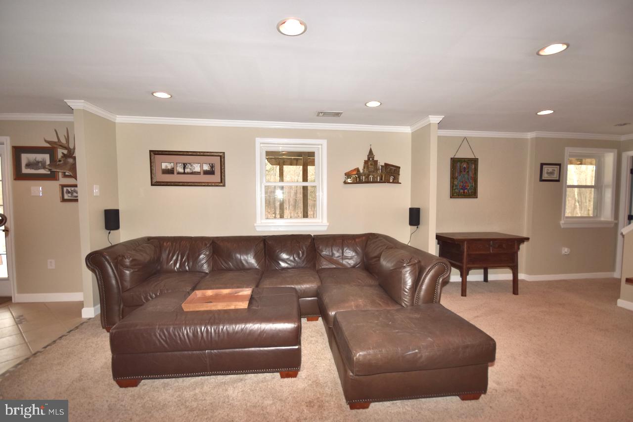 11041 ROUND HILL DRIVE