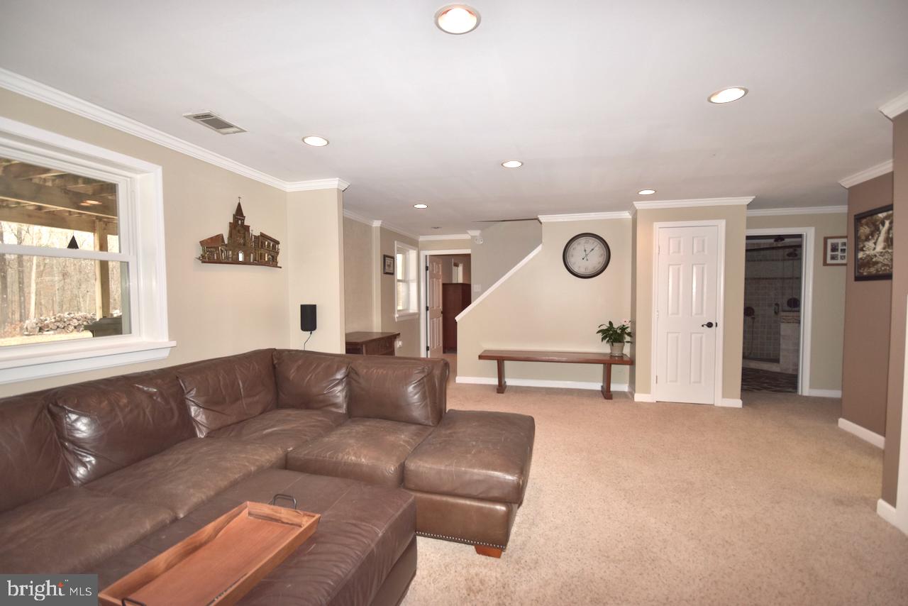 11041 ROUND HILL DRIVE