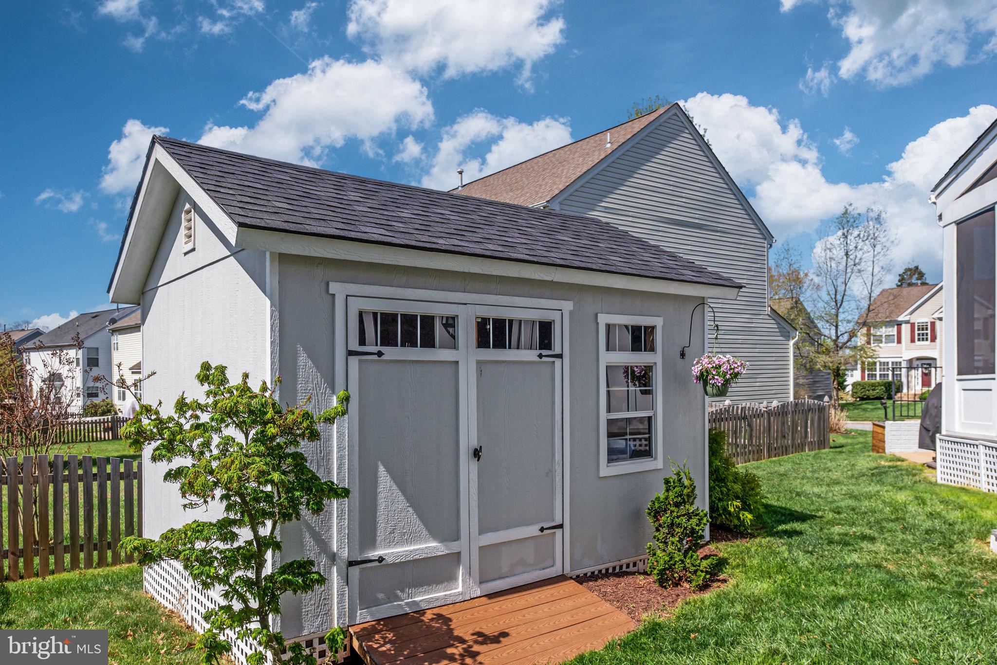 9278 GLEN MEADOW LANE