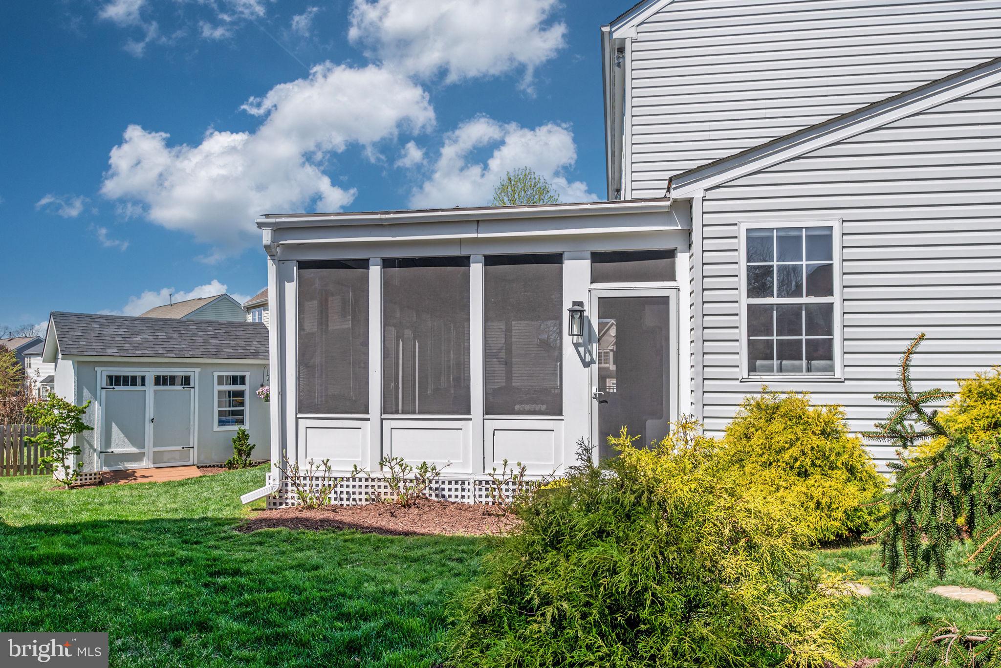 9278 GLEN MEADOW LANE