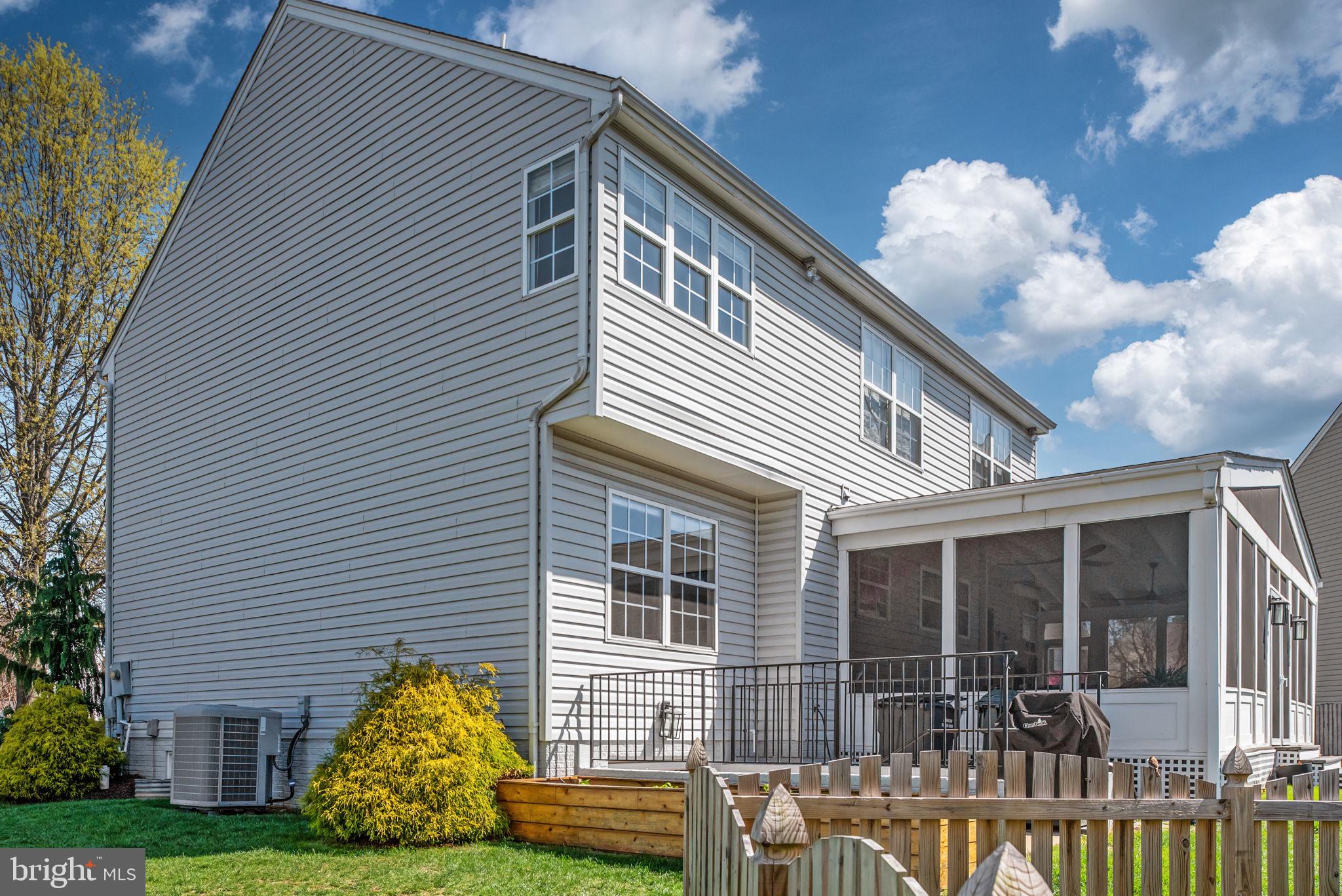 9278 GLEN MEADOW LANE