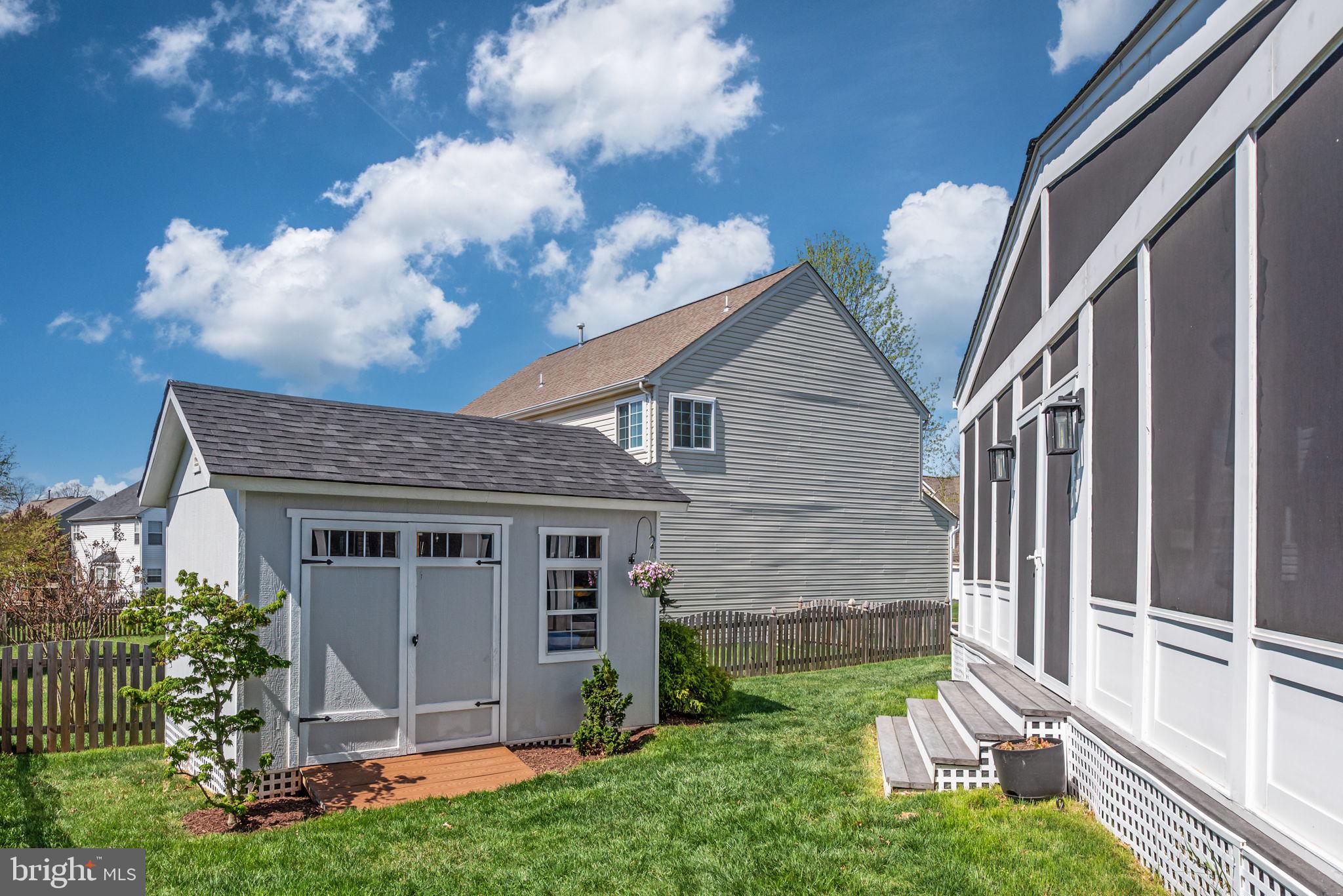 9278 GLEN MEADOW LANE