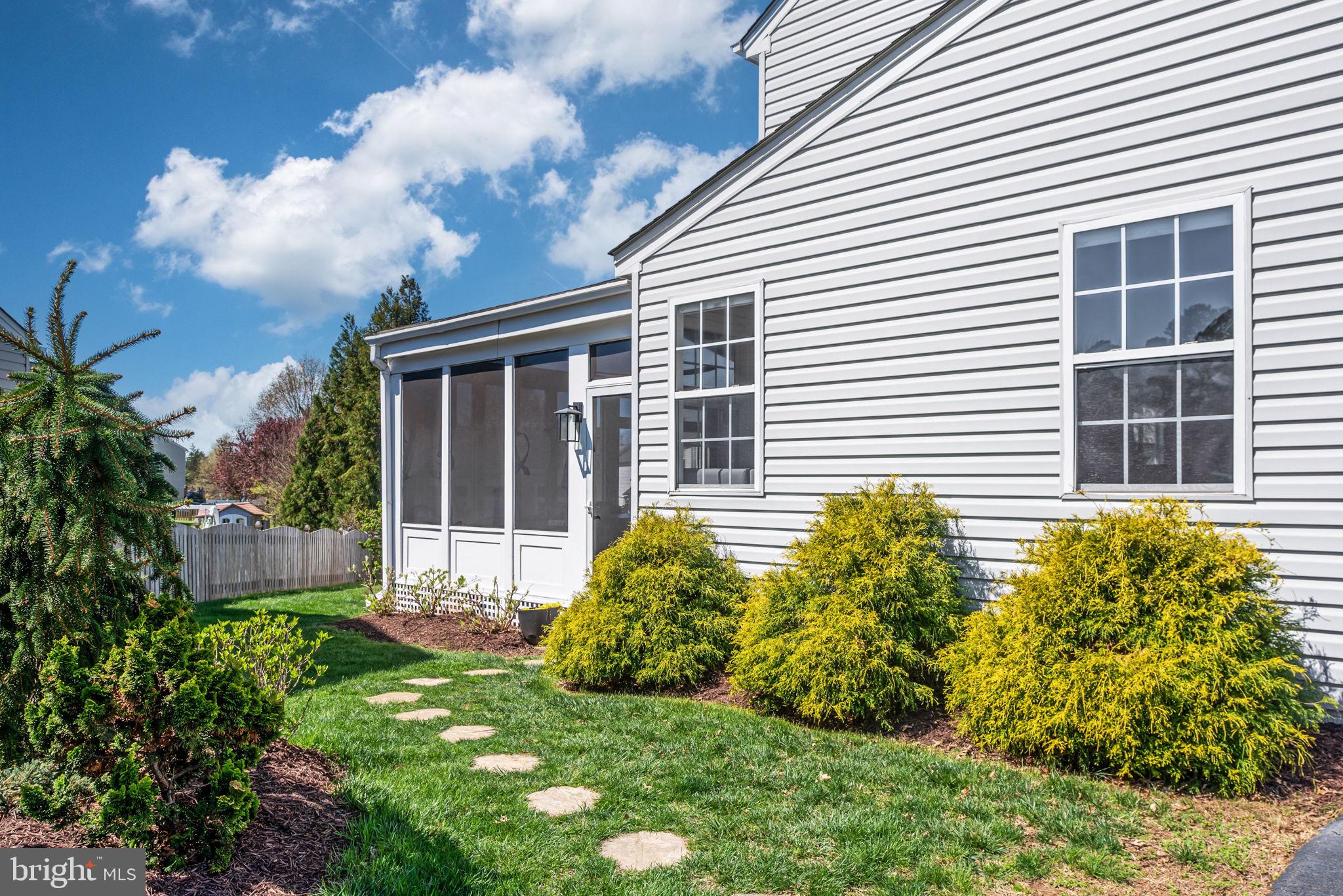 9278 GLEN MEADOW LANE