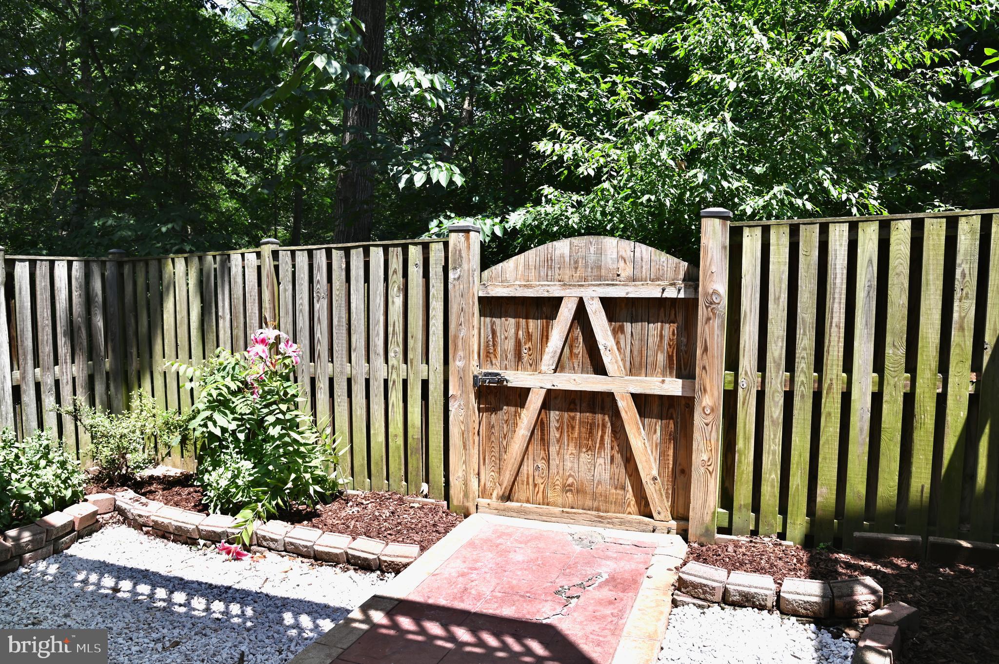 10167 PALE ROSE LOOP