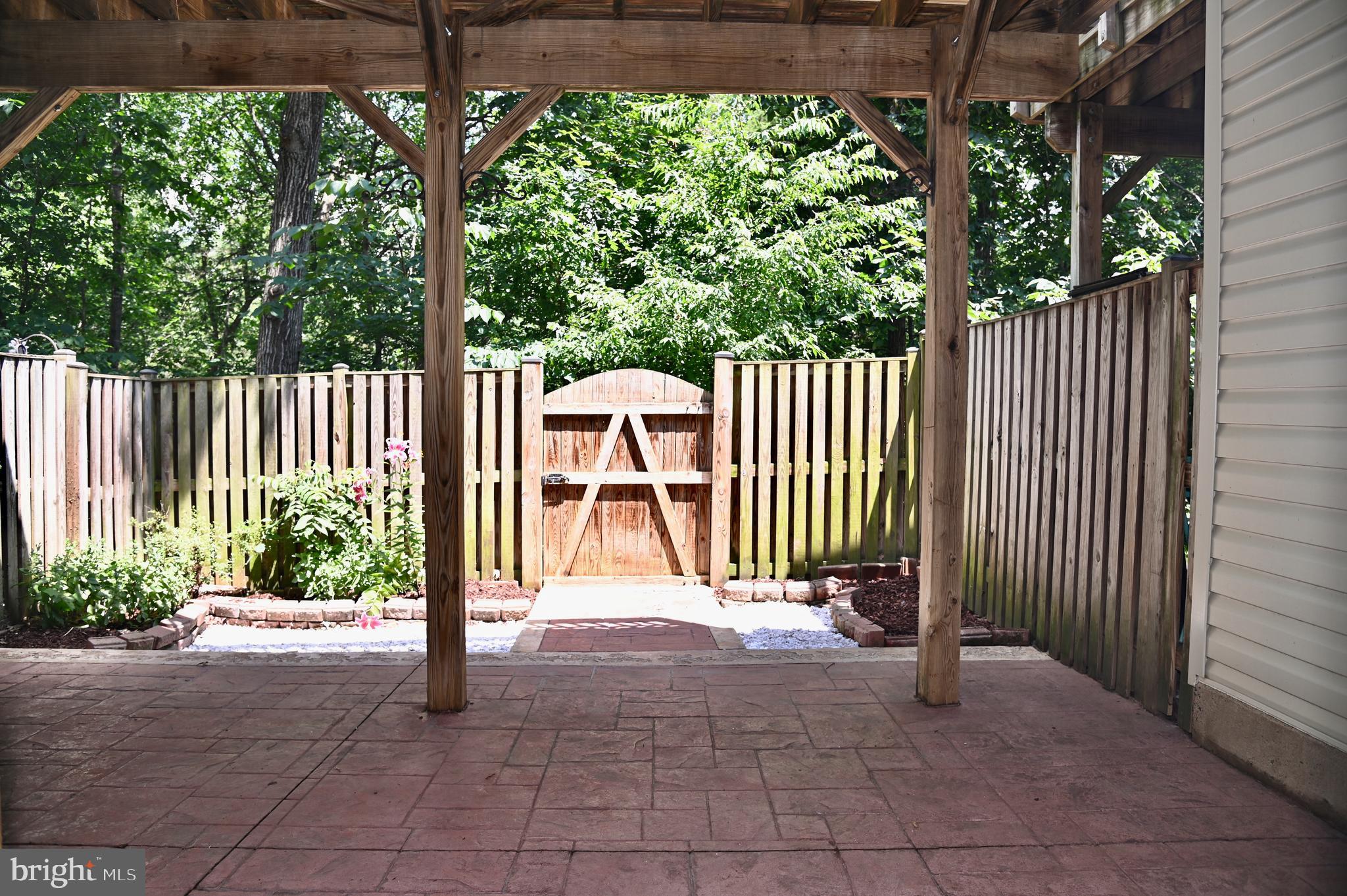 10167 PALE ROSE LOOP