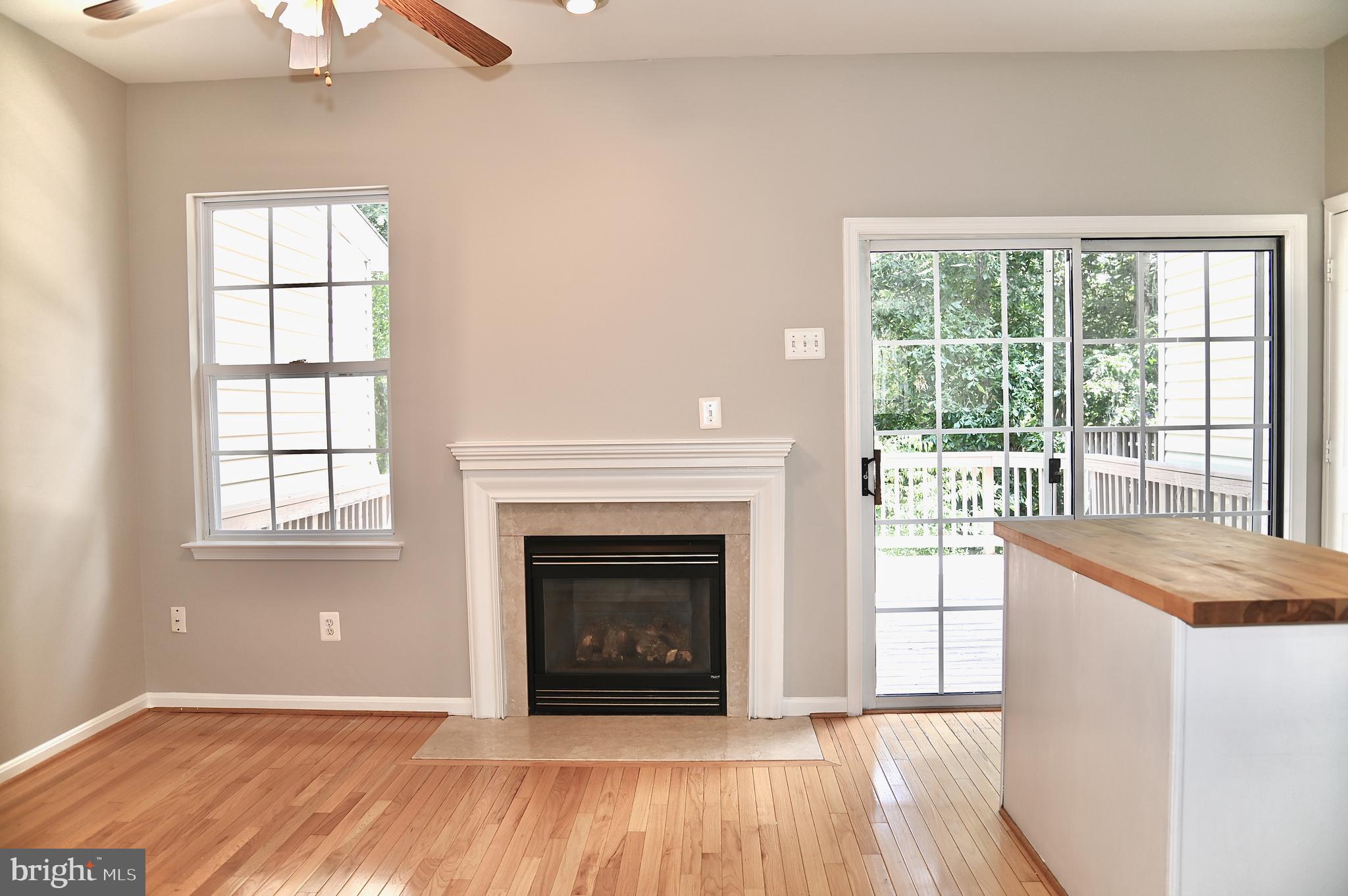 10167 PALE ROSE LOOP