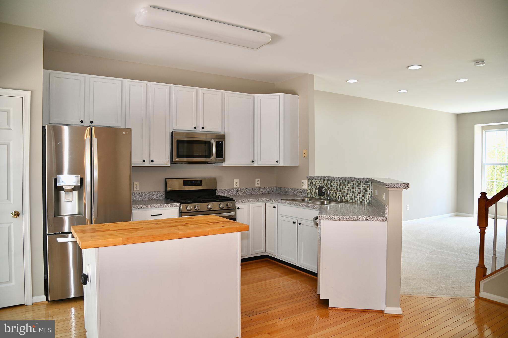 10167 PALE ROSE LOOP