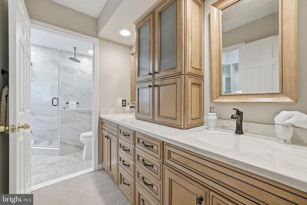 6175 RIVER FOREST DRIVE