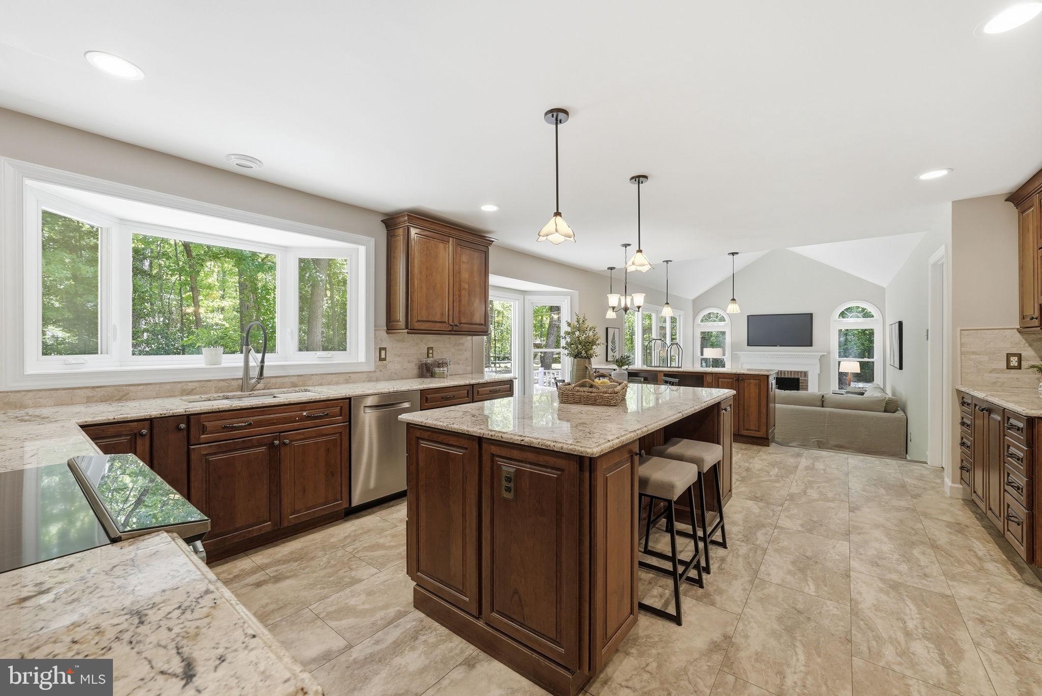 6175 RIVER FOREST DRIVE