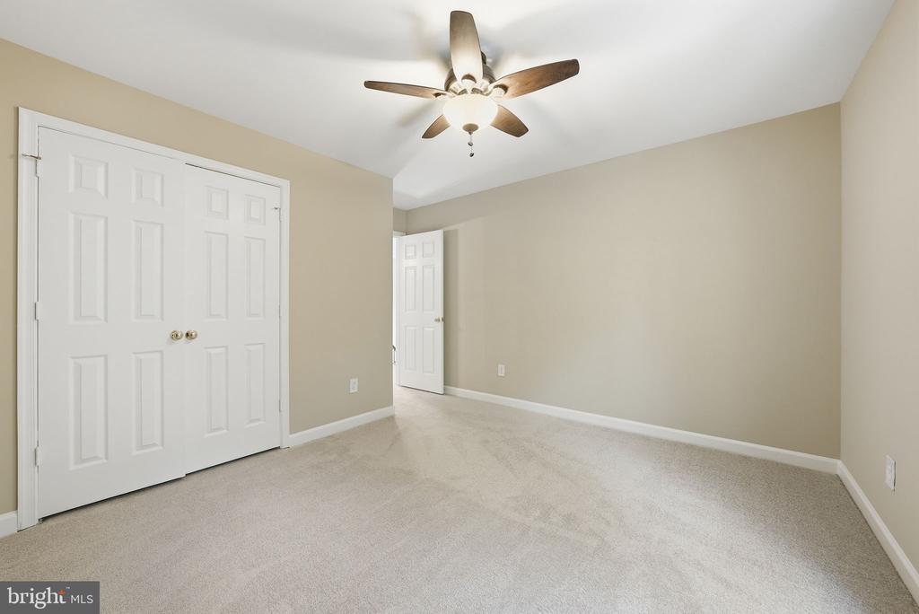 6175 RIVER FOREST DRIVE