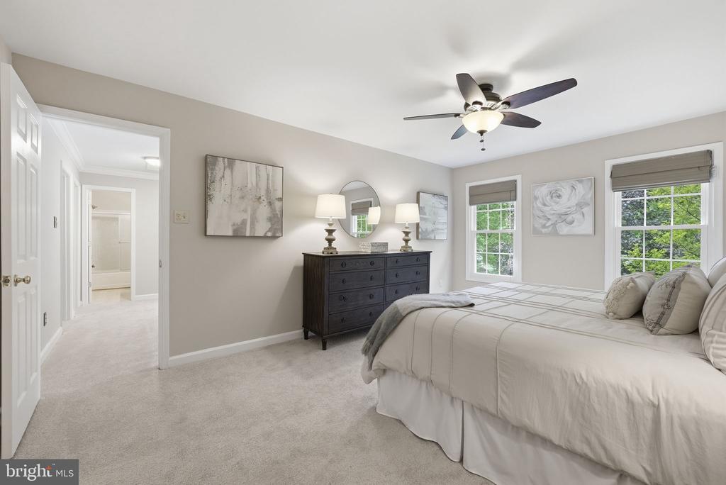 6175 RIVER FOREST DRIVE