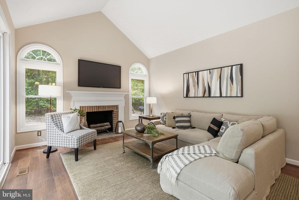 6175 RIVER FOREST DRIVE