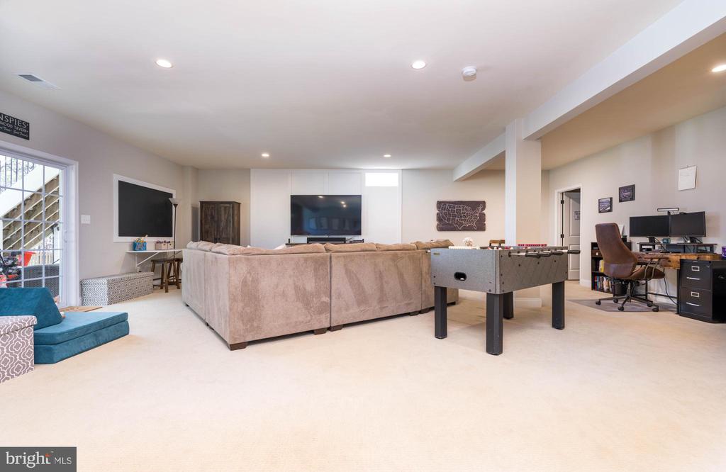 5800 WATERLOO BRIDGE CIRCLE
