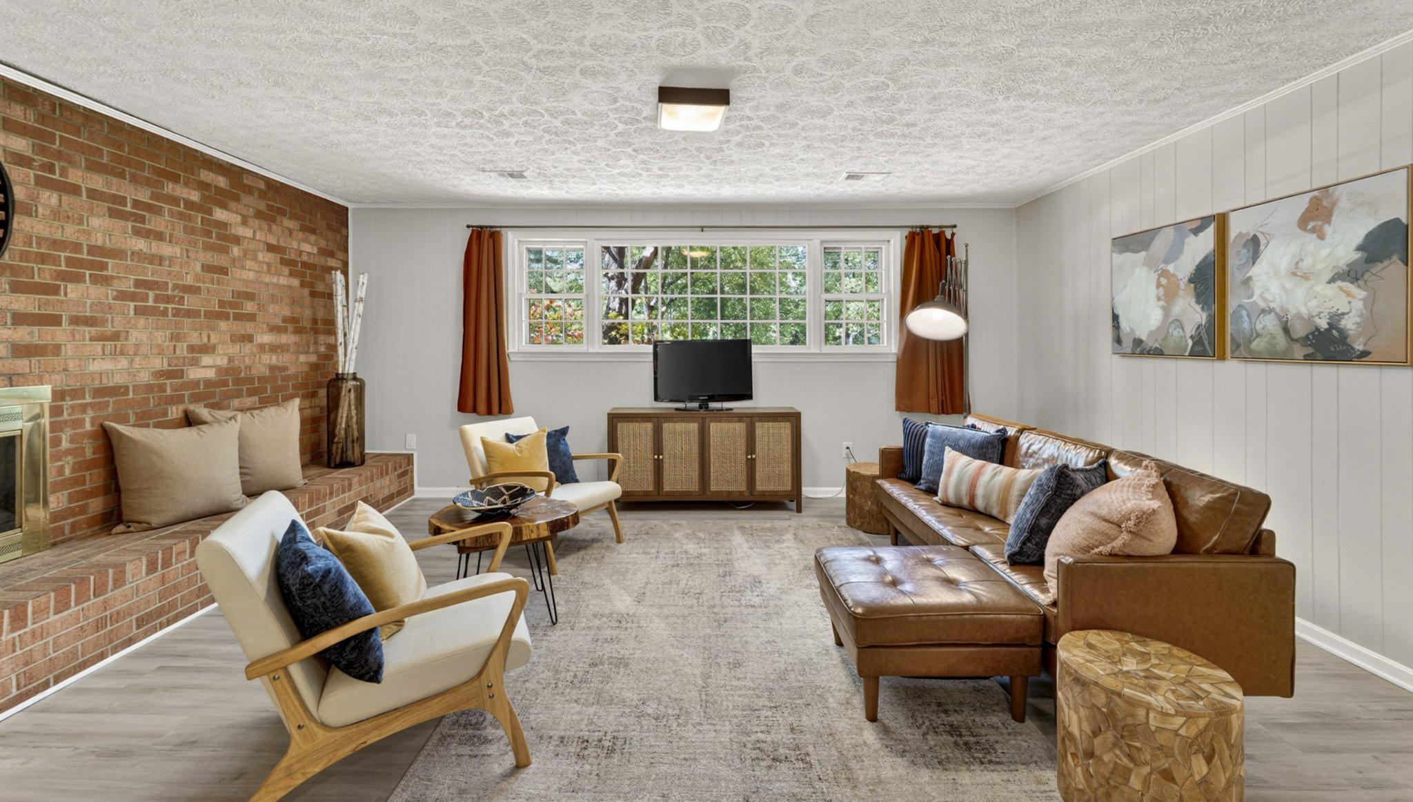 4104 CRESCENT HILLS DRIVE