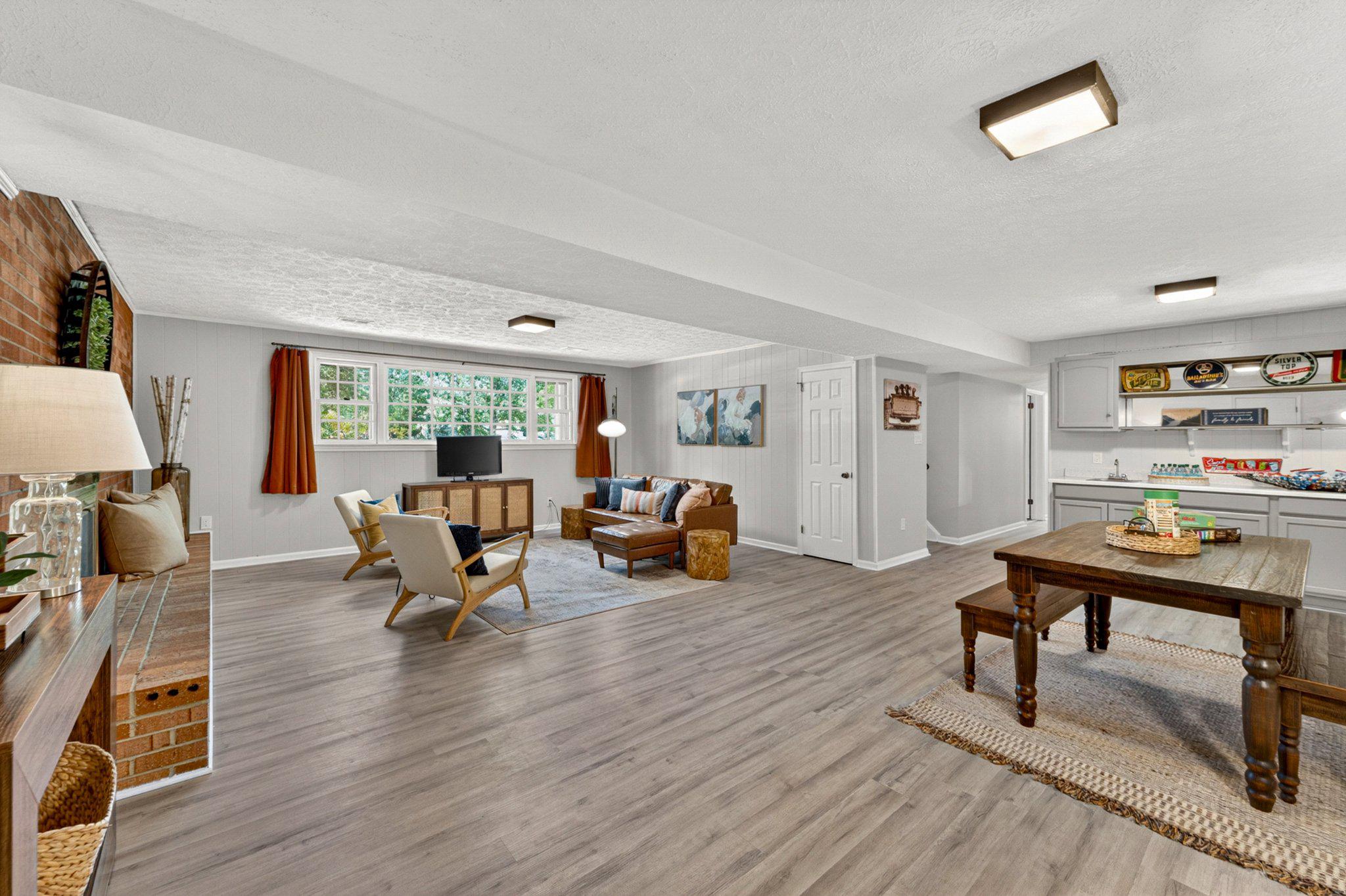 4104 CRESCENT HILLS DRIVE