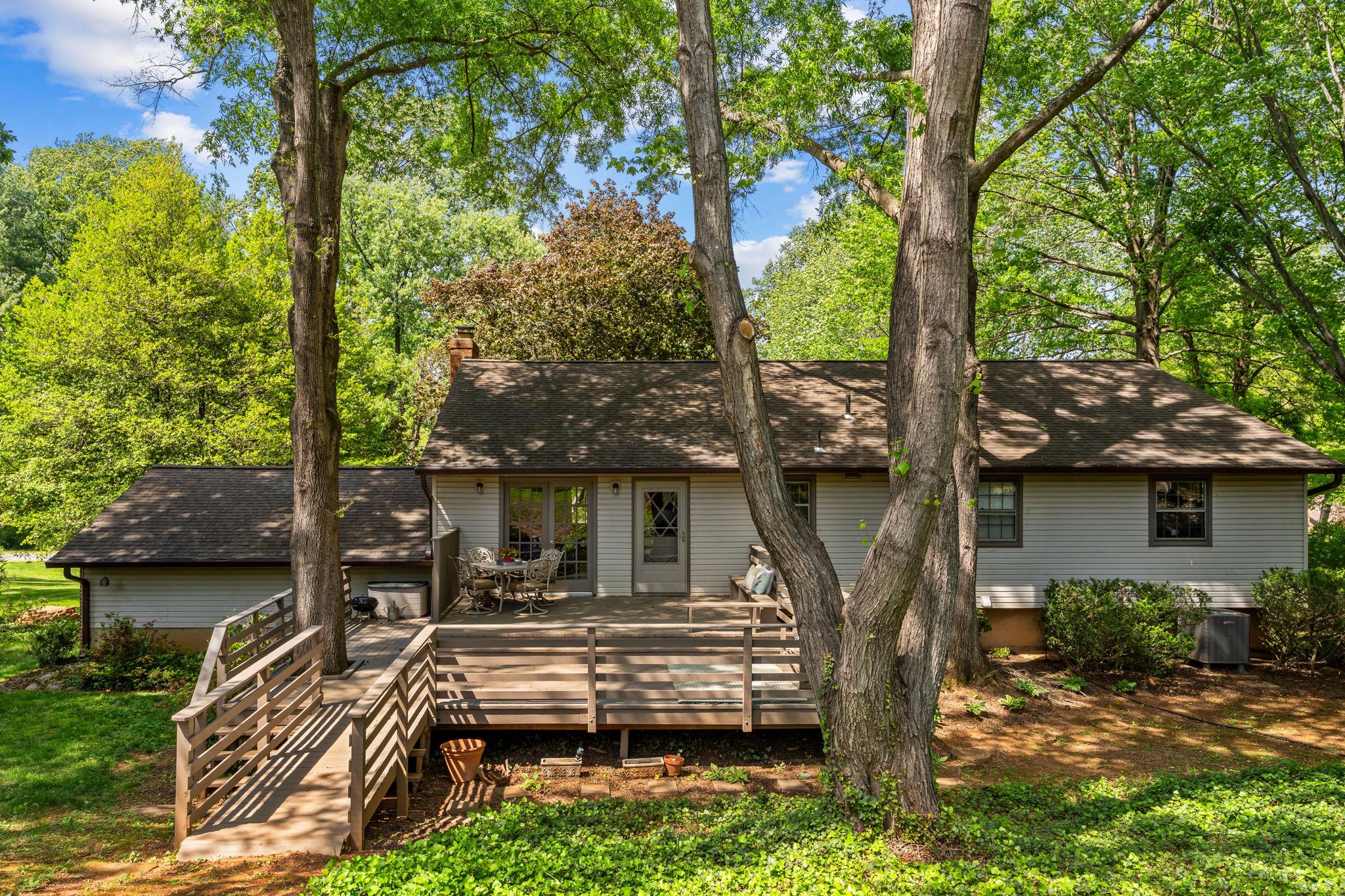 4104 CRESCENT HILLS DRIVE