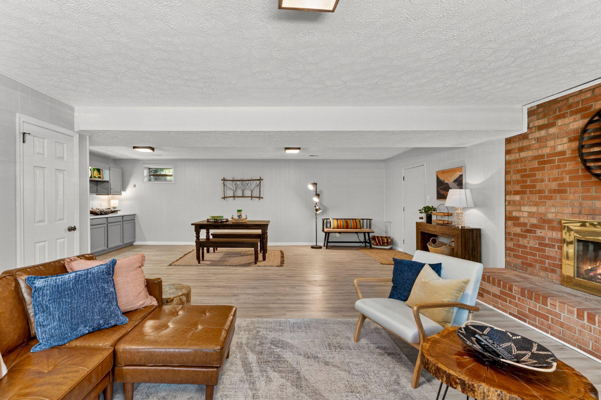 4104 CRESCENT HILLS DRIVE