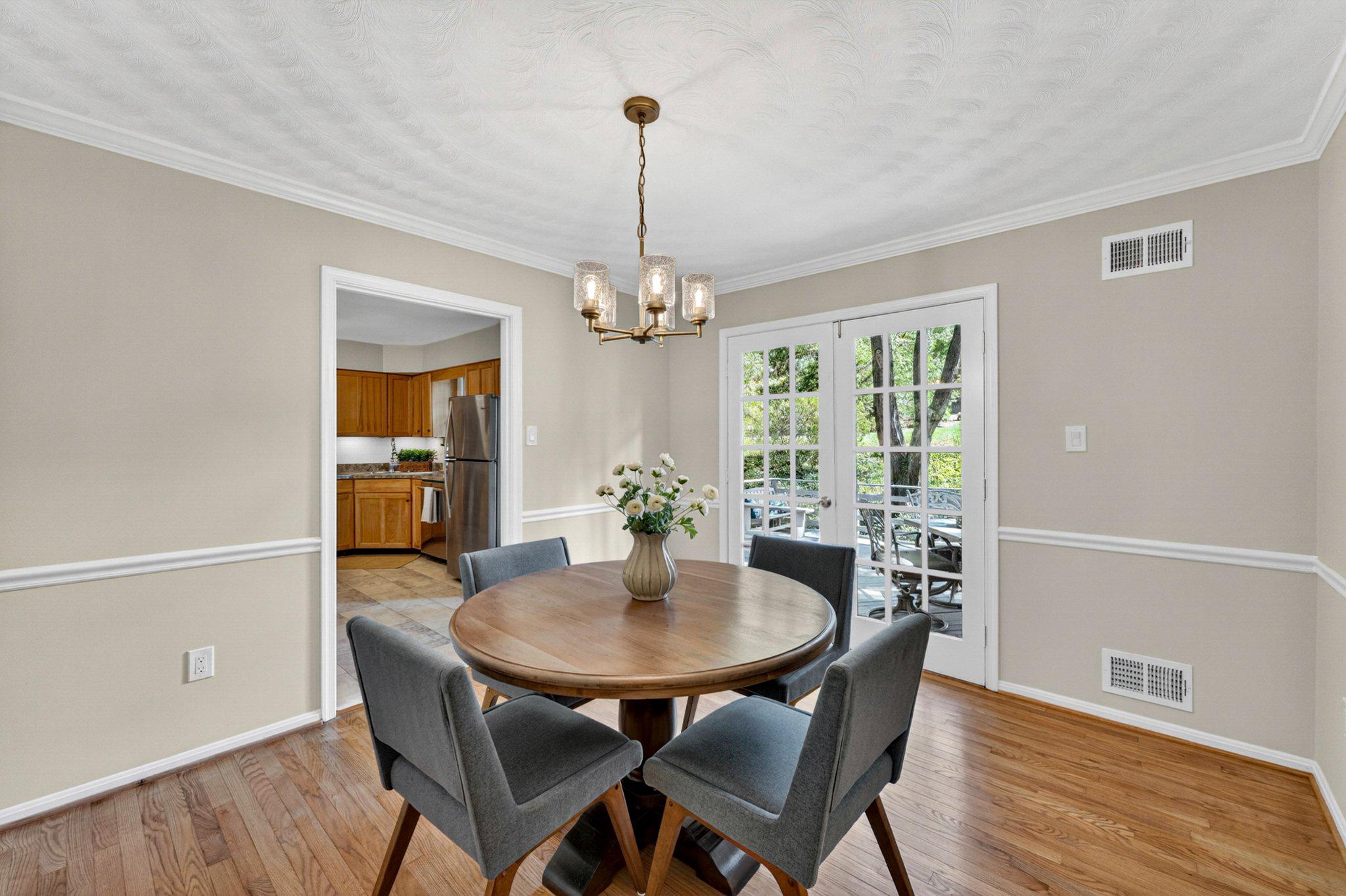 4104 CRESCENT HILLS DRIVE
