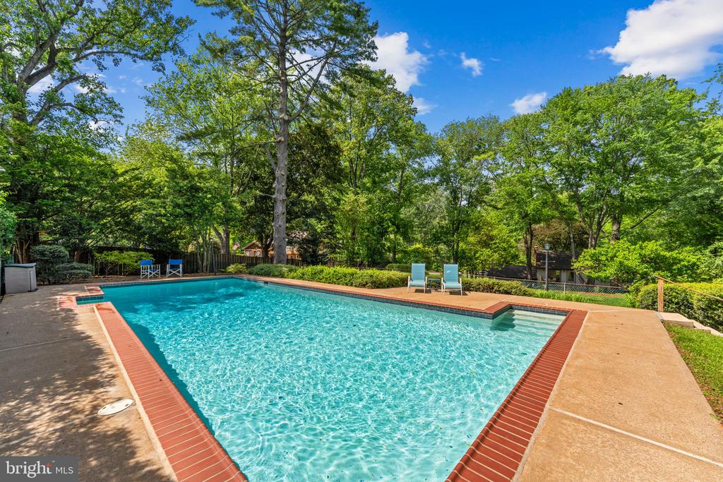 4104 CRESCENT HILLS DRIVE