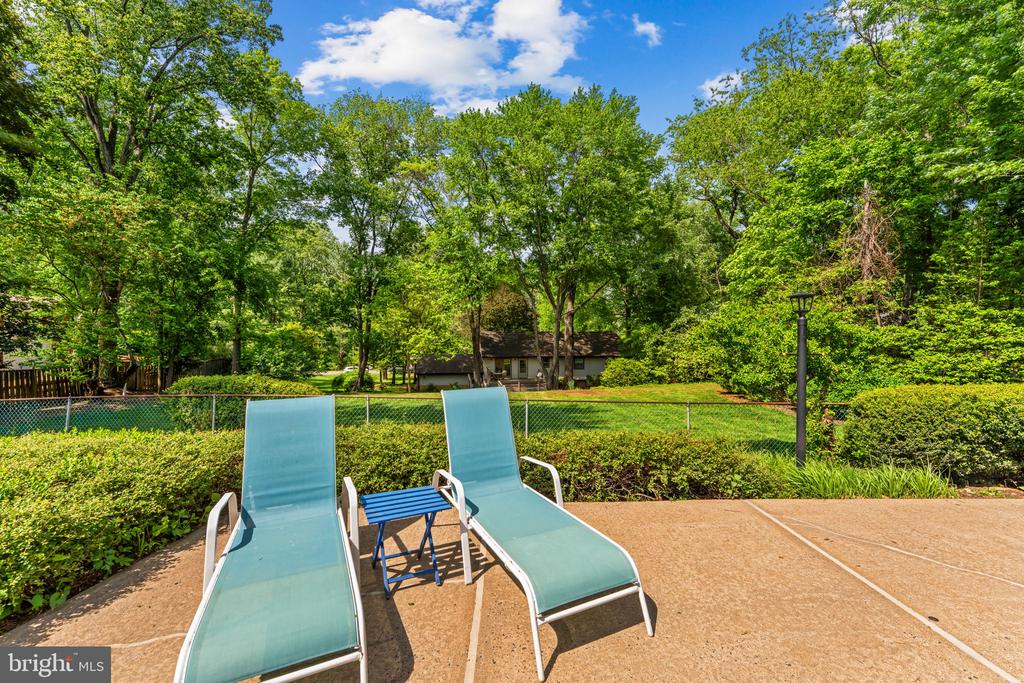 4104 CRESCENT HILLS DRIVE