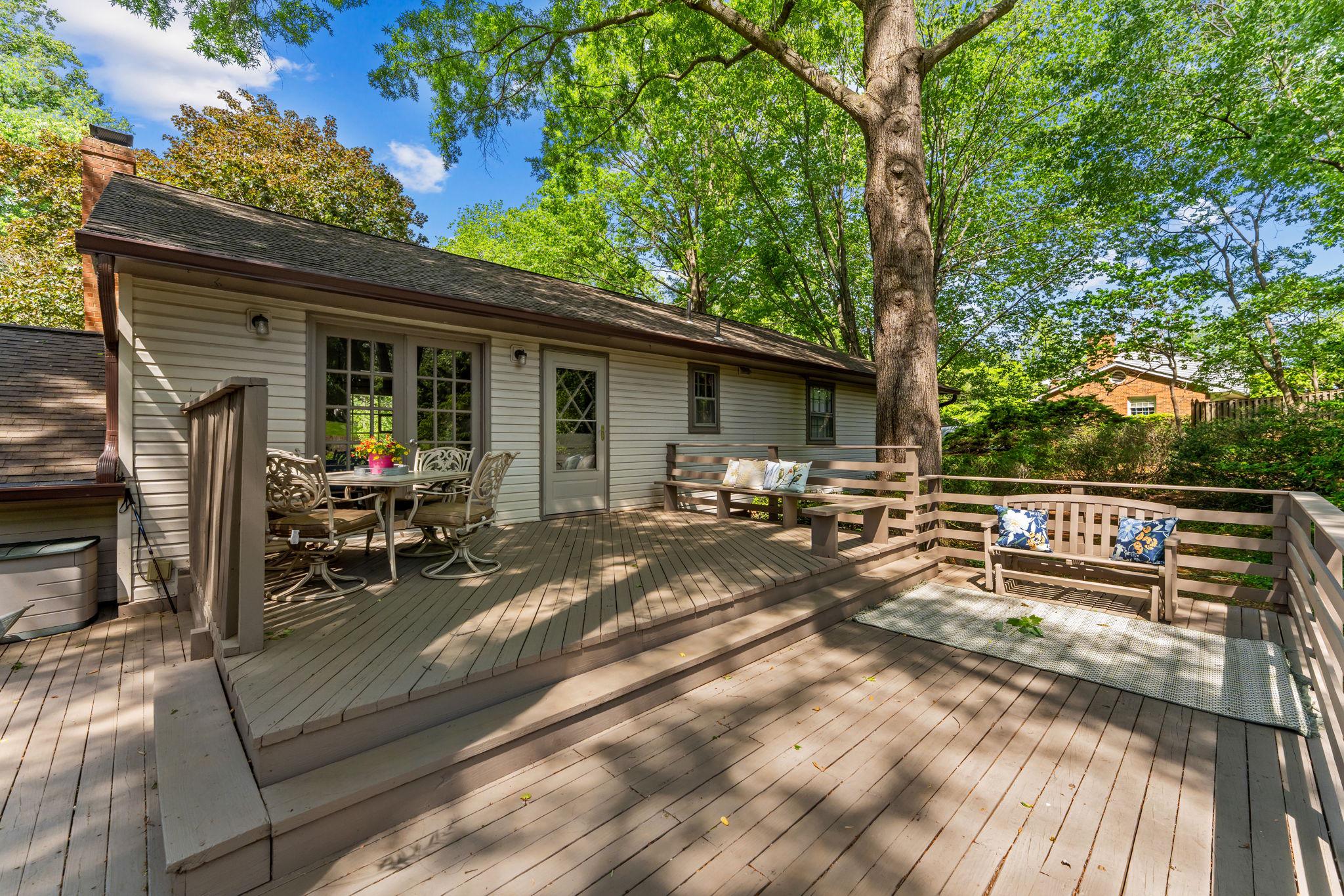 4104 CRESCENT HILLS DRIVE