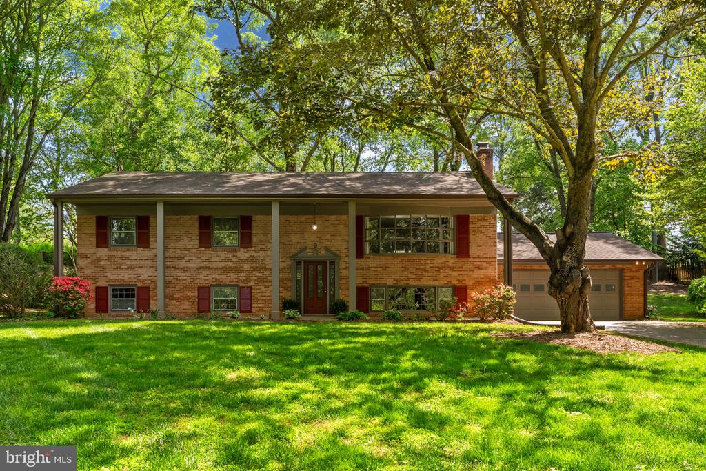 4104 CRESCENT HILLS DRIVE