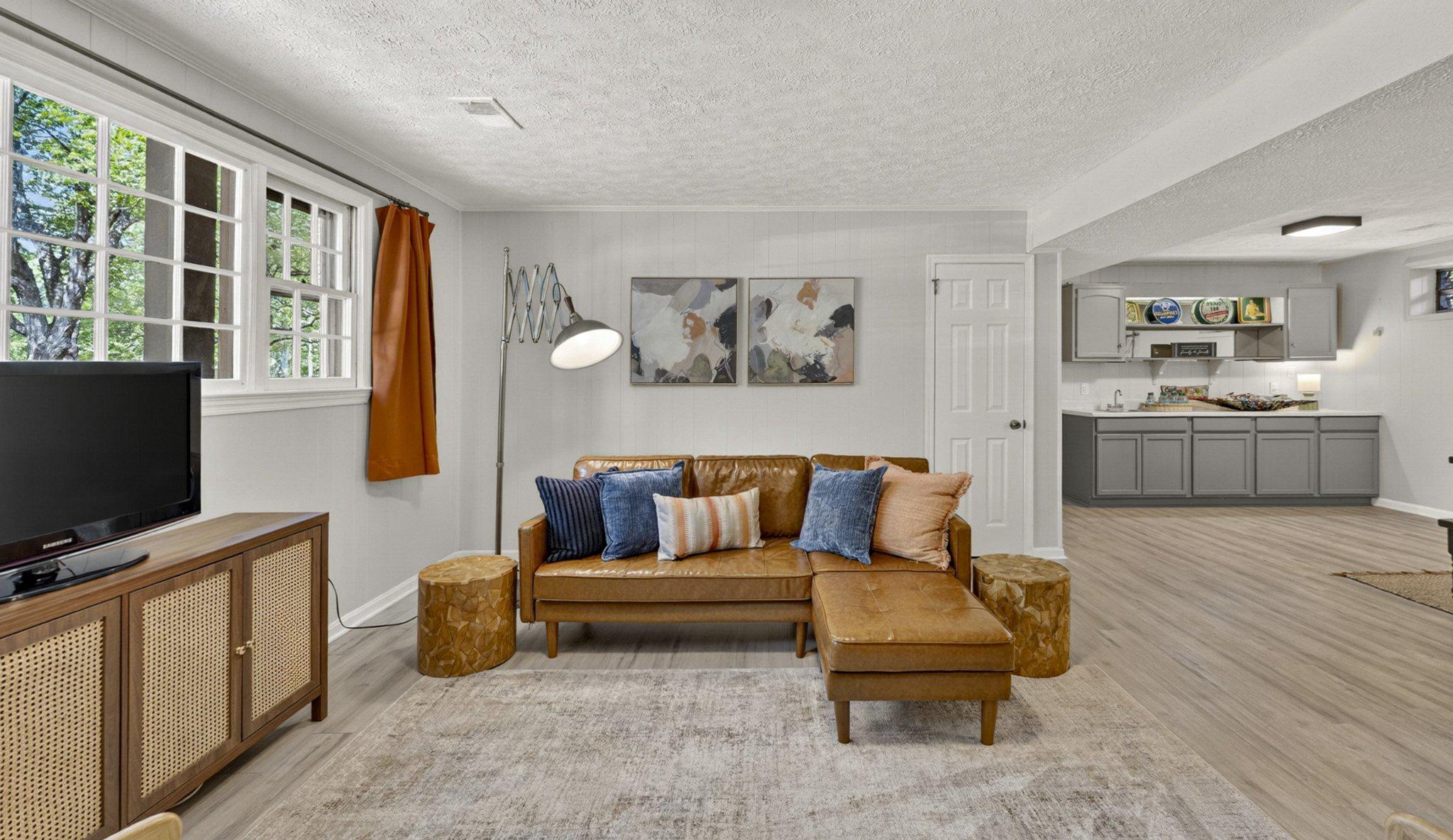 4104 CRESCENT HILLS DRIVE