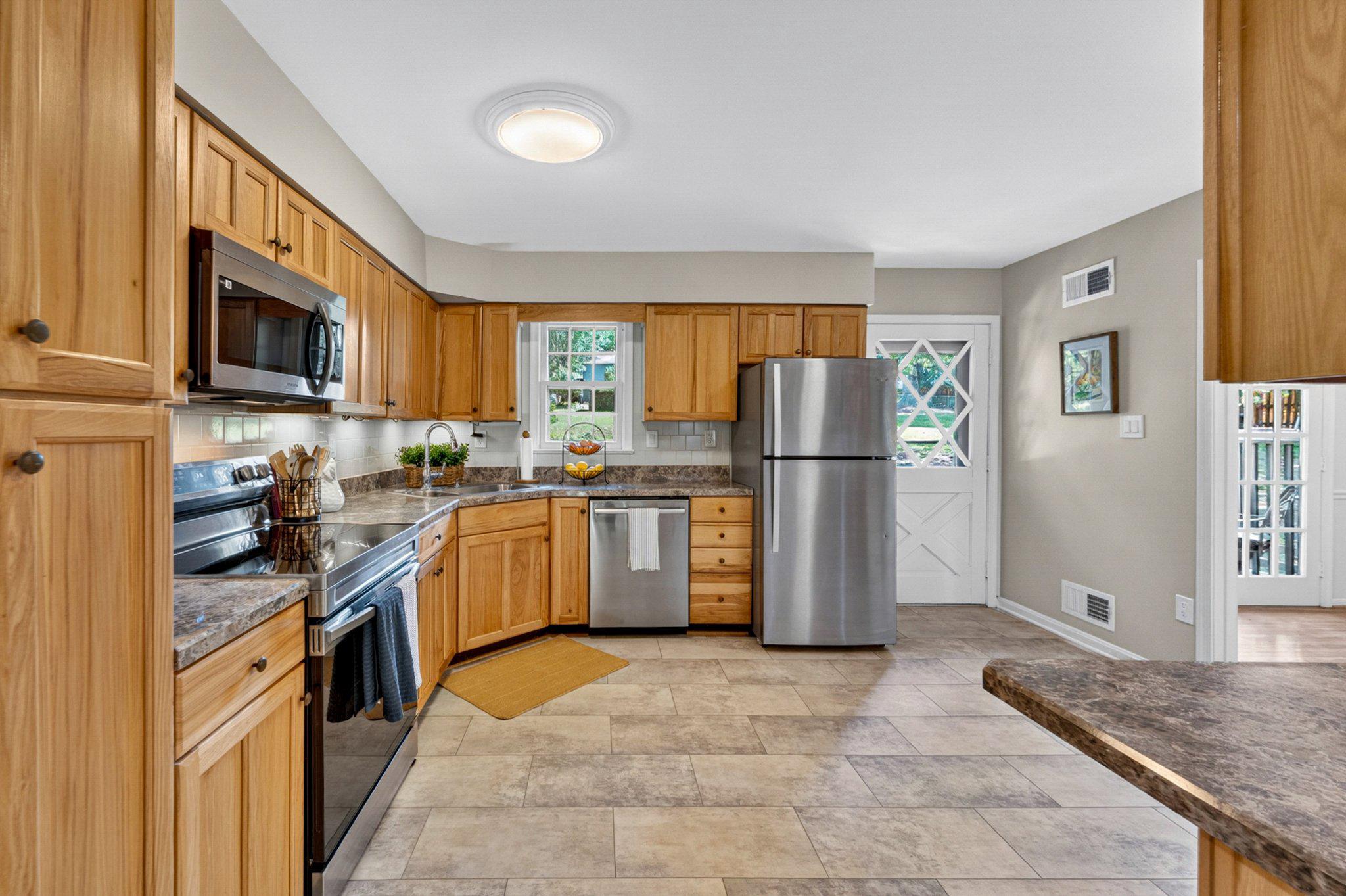 4104 CRESCENT HILLS DRIVE