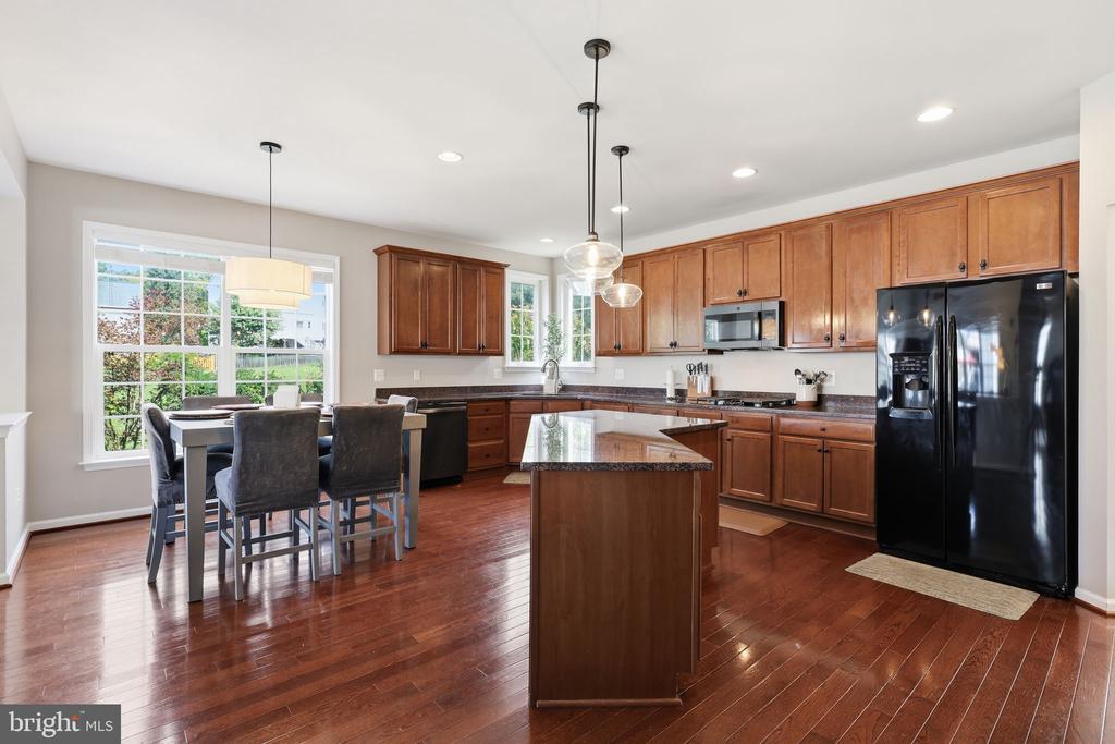 8816 YELLOWTHROAT COURT