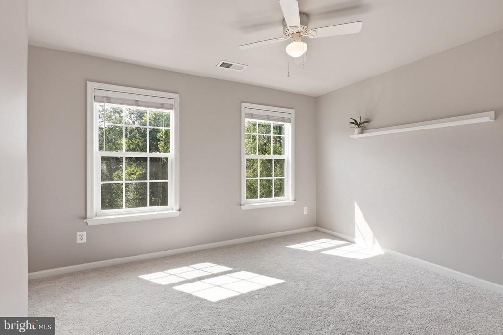 8816 YELLOWTHROAT COURT