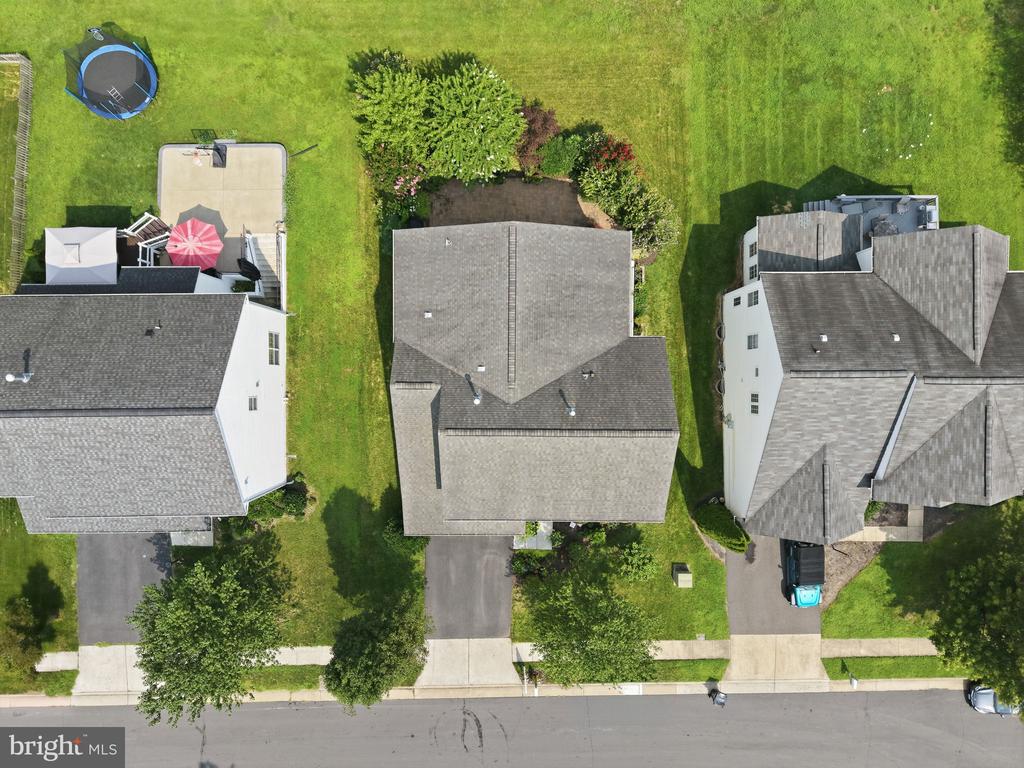 8816 YELLOWTHROAT COURT