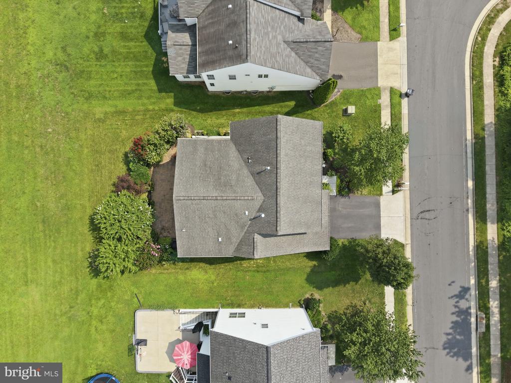 8816 YELLOWTHROAT COURT