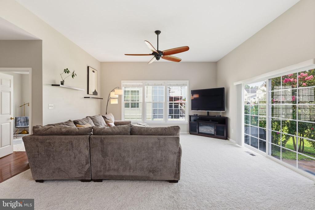 8816 YELLOWTHROAT COURT