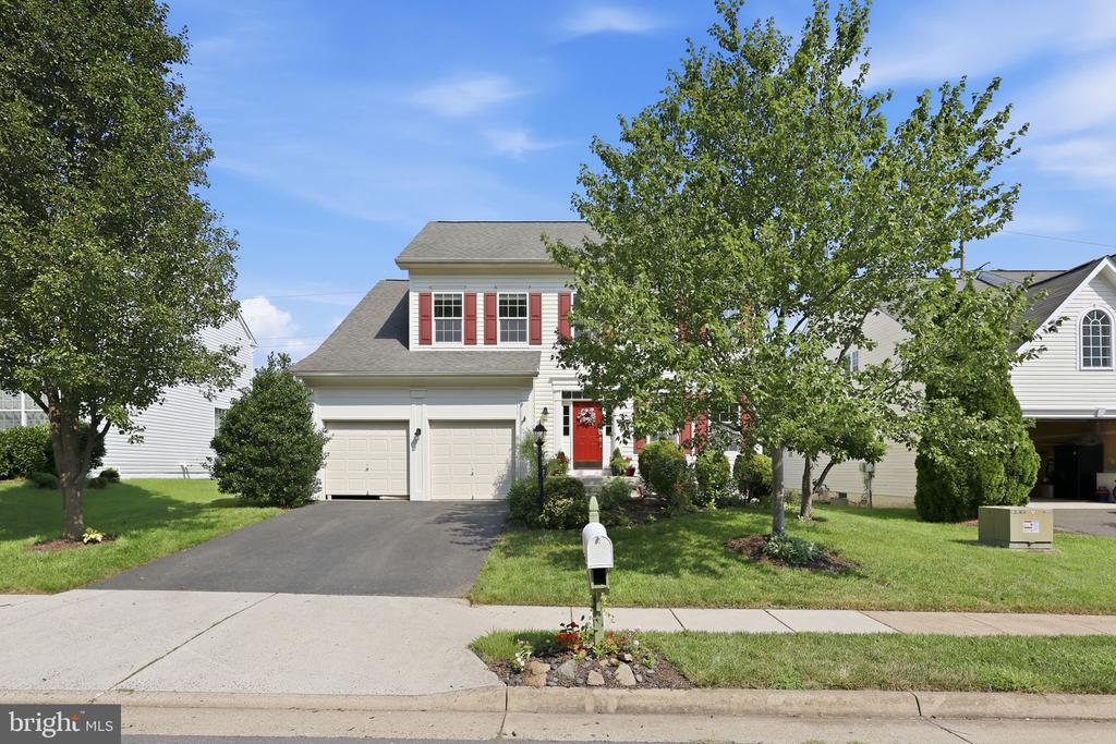 8816 YELLOWTHROAT COURT