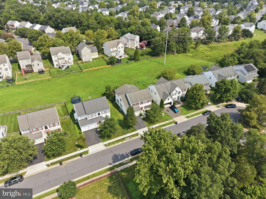 8816 YELLOWTHROAT COURT