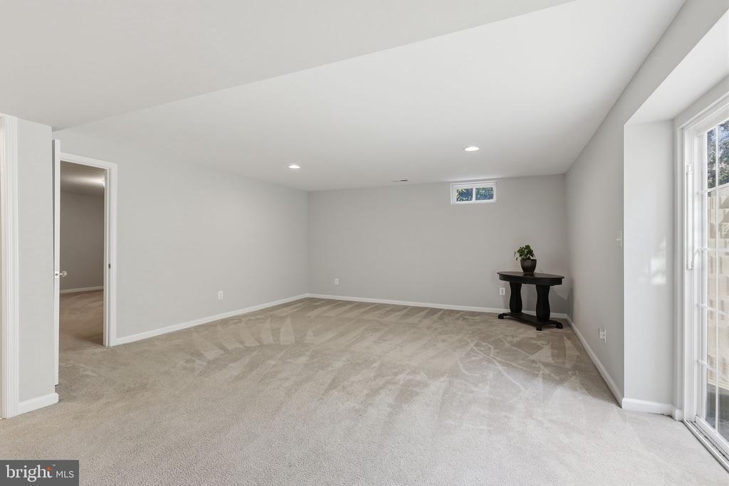 8816 YELLOWTHROAT COURT