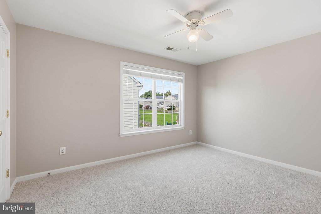 8816 YELLOWTHROAT COURT