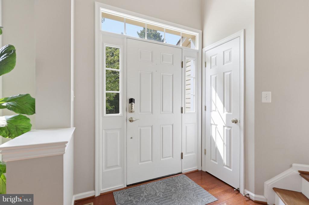 8816 YELLOWTHROAT COURT
