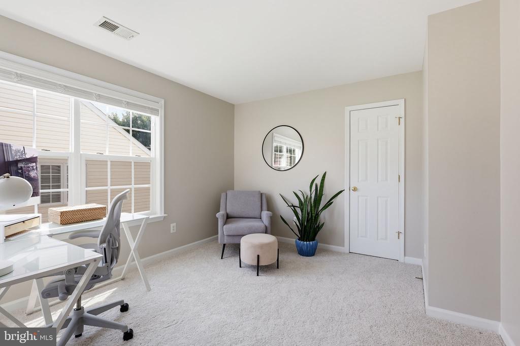 8816 YELLOWTHROAT COURT