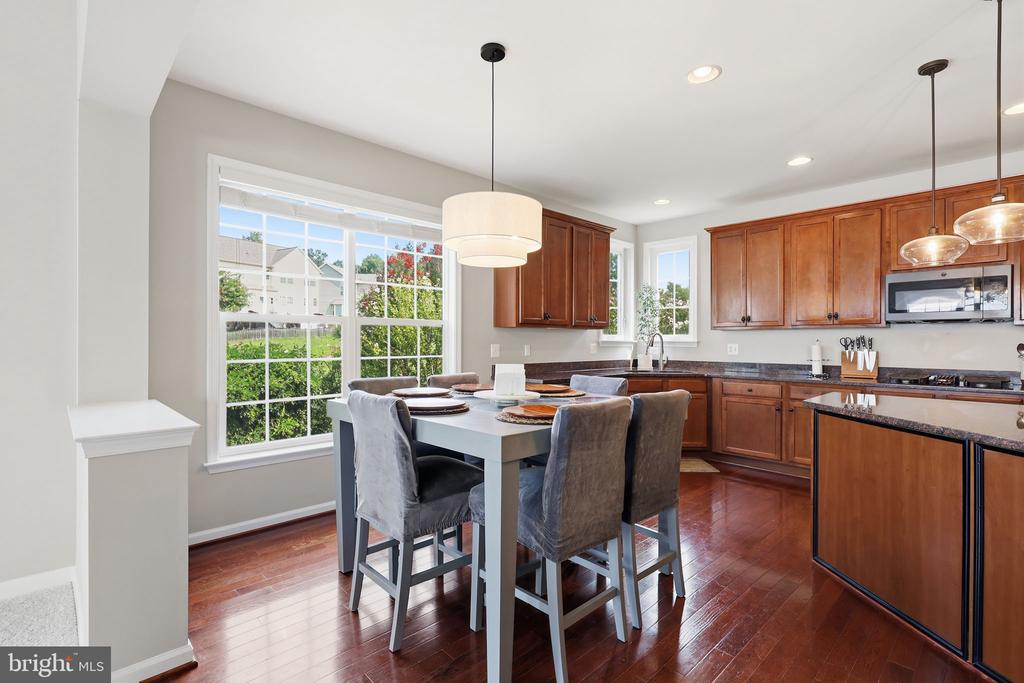 8816 YELLOWTHROAT COURT